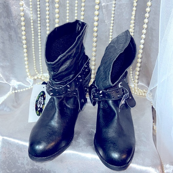 NWT! Sterling River Studded Black Leather Harness Boot, size 10. - Picture 2 of 11